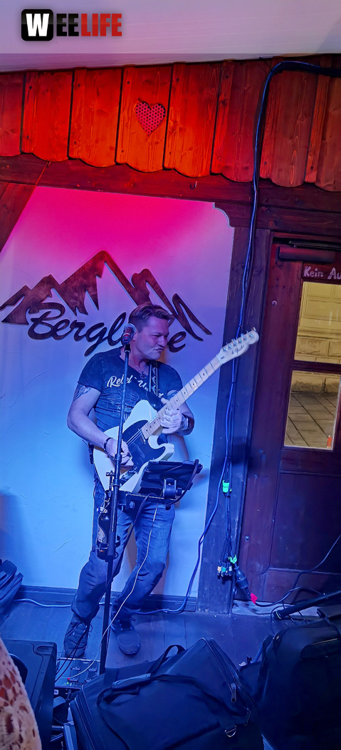 Enzo in der Skihütte 3.12.22 Skihütte Hof