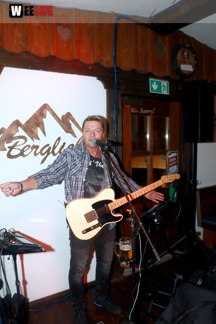 Enzo in der Skihütte 3.12.22 Skihütte Hof