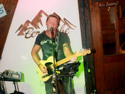 Enzo in der Skihütte 3.12.22 Skihütte Hof – Foto 10