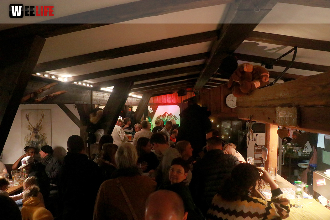 Enzo in der Skihütte 3.12.22 Skihütte Hof