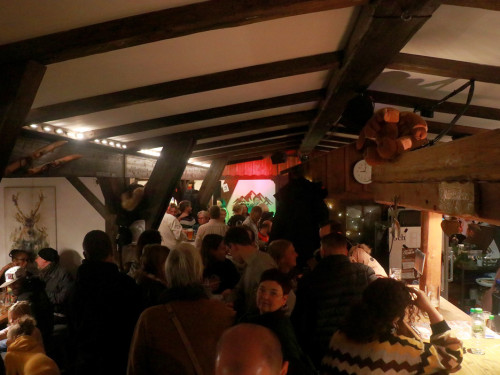 Enzo in der Skihütte 3.12.22 Skihütte Hof – Foto 16