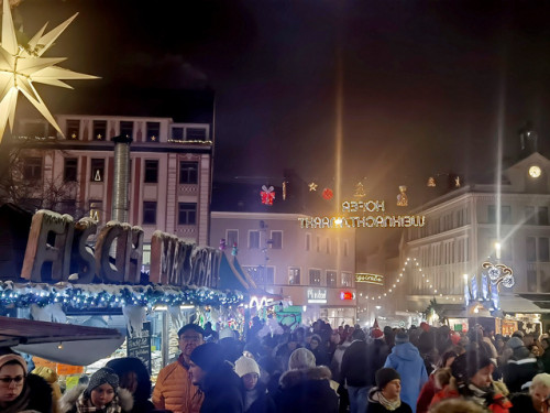 Perchtenlauf Hofer Weihnachtsmarkt Hof 17.12.22 – Foto 3