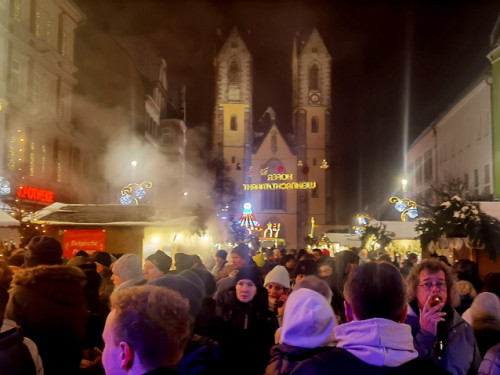 Perchtenlauf Hofer Weihnachtsmarkt Hof 17.12.22 – Foto 9