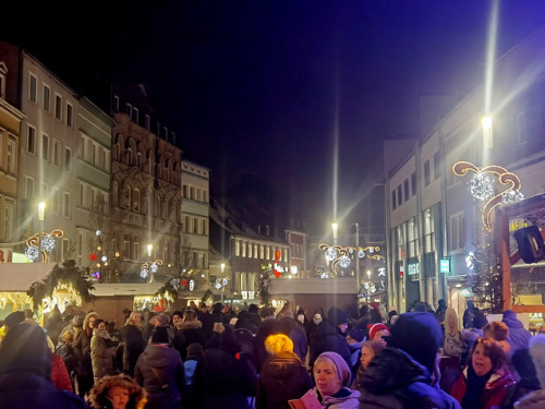 Perchtenlauf Hofer Weihnachtsmarkt Hof 17.12.22 – Foto 10