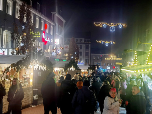 Perchtenlauf Hofer Weihnachtsmarkt Hof 17.12.22 – Foto 13
