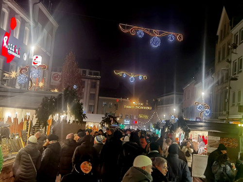 Perchtenlauf Hofer Weihnachtsmarkt Hof 17.12.22 – Foto 15