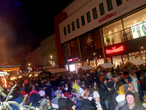 Perchtenlauf Hofer Weihnachtsmarkt Hof 17.12.22 – Foto 22