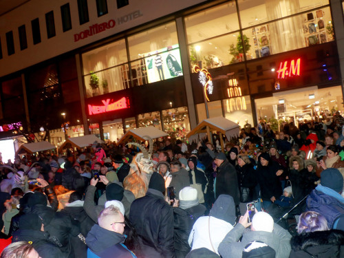 Perchtenlauf Hofer Weihnachtsmarkt Hof 17.12.22 – Foto 27