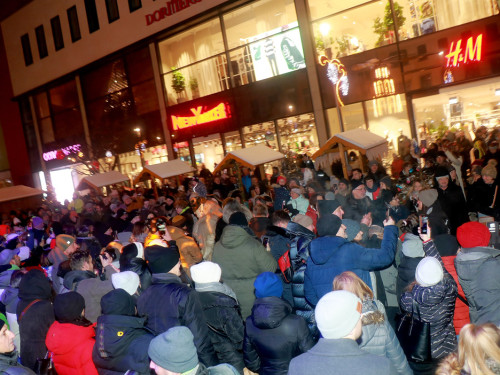 Perchtenlauf Hofer Weihnachtsmarkt Hof 17.12.22 – Foto 40