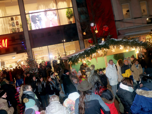 Perchtenlauf Hofer Weihnachtsmarkt Hof 17.12.22 – Foto 43