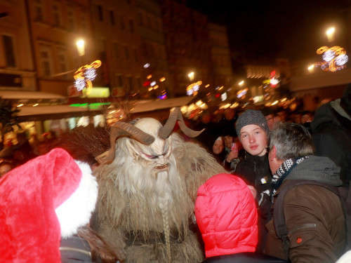 Perchtenlauf Hofer Weihnachtsmarkt Hof 17.12.22 – Foto 44