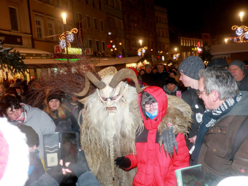 Perchtenlauf Hofer Weihnachtsmarkt Hof 17.12.22 – Foto 45