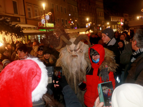 Perchtenlauf Hofer Weihnachtsmarkt Hof 17.12.22 – Foto 46