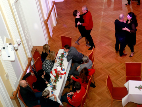 Feuerzangenbowle Sonntag TS Swing – Foto 3