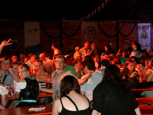 Hofer Volksfest 2013 - 2. Tag Abends Teil 2 Festbetrieb mit Aischzeit – Foto 4