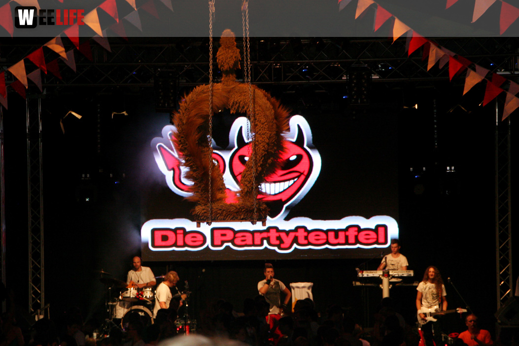 Hofer Volksfest 2013 - 3. Tag Abends Festbetrieb mit Partyteufel