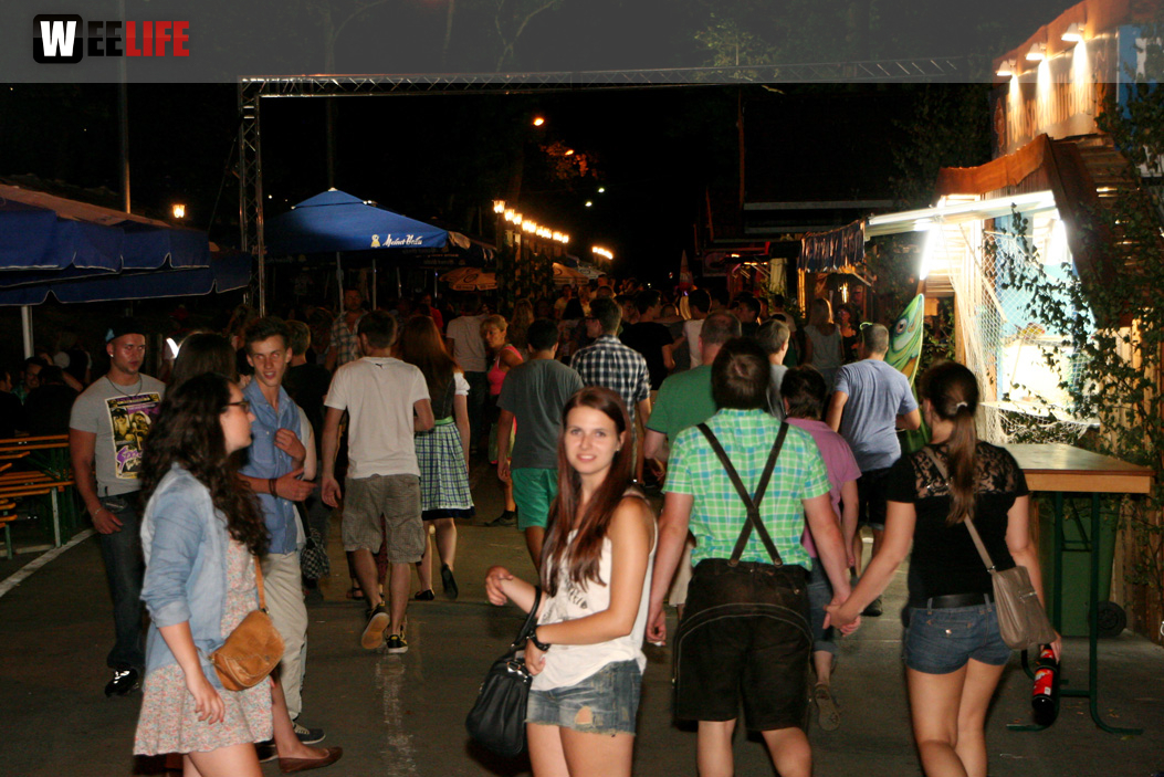 Hofer Volksfest 2013 - 3. Tag Abends Festbetrieb mit Partyteufel