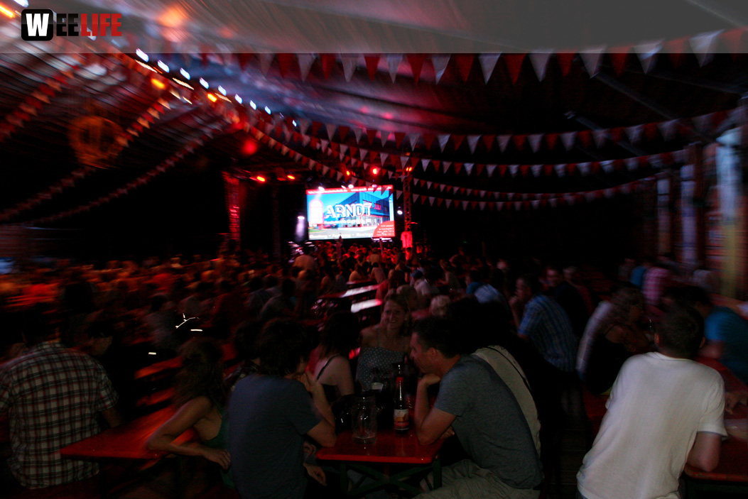 Hofer Volksfest 2013 - 3. Tag Abends Festbetrieb mit Partyteufel