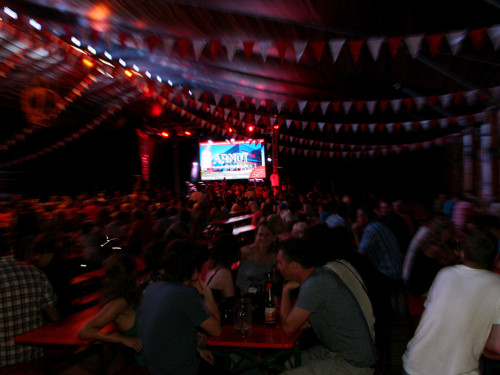 Hofer Volksfest 2013 - 3. Tag Abends Festbetrieb mit Partyteufel – Foto 19