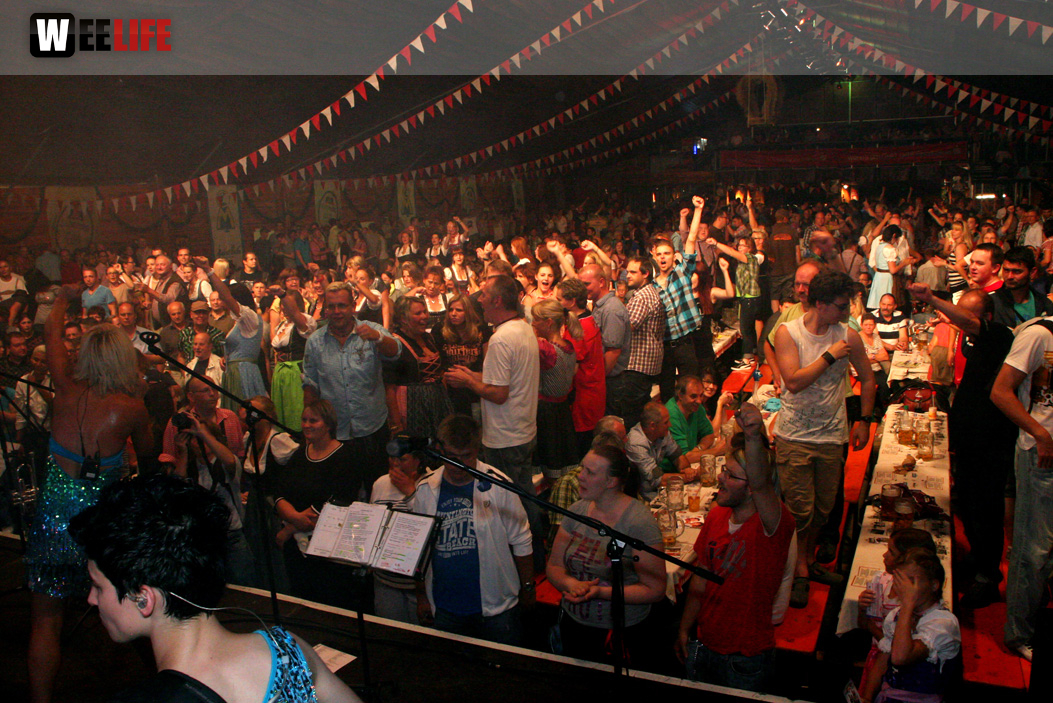 Hofer Volksfest 2013 - 6. Tag Abends Tag der Sparkasse mit den Isertaler Hexen