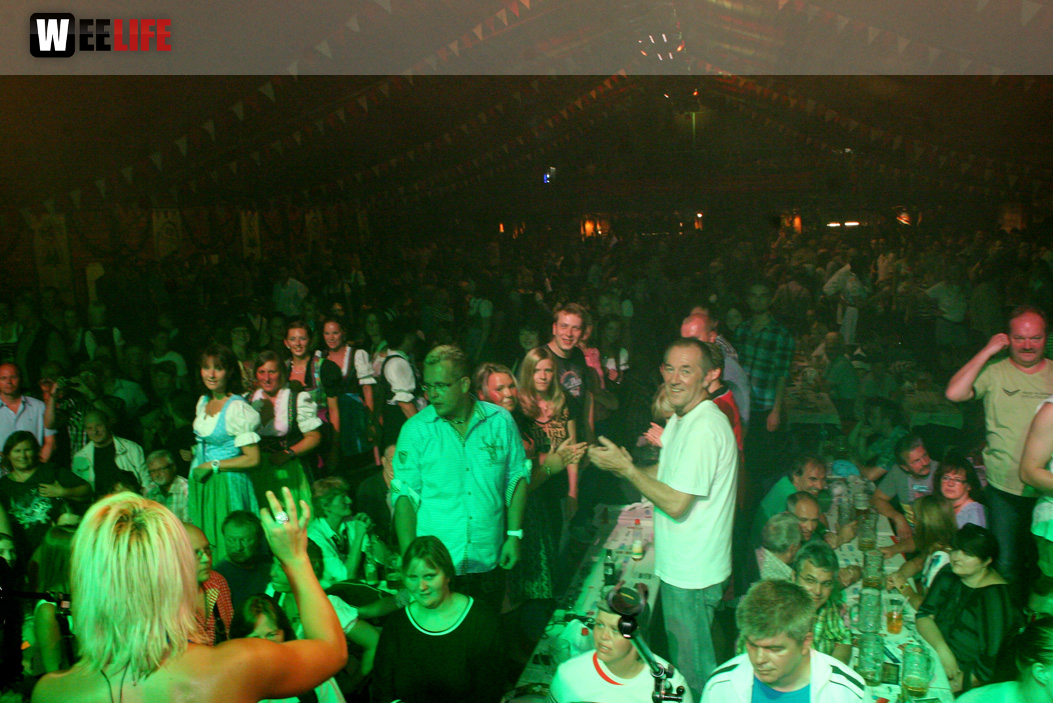 Hofer Volksfest 2013 - 6. Tag Abends Tag der Sparkasse mit den Isertaler Hexen