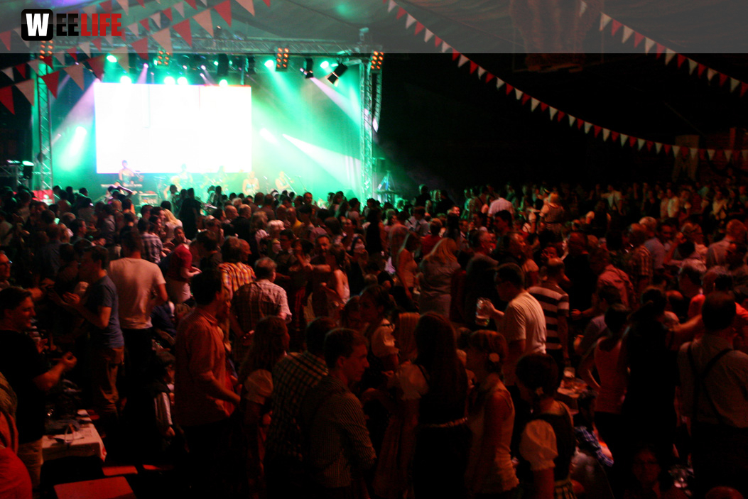 Hofer Volksfest 2013 - 6. Tag Abends Tag der Sparkasse mit den Isertaler Hexen