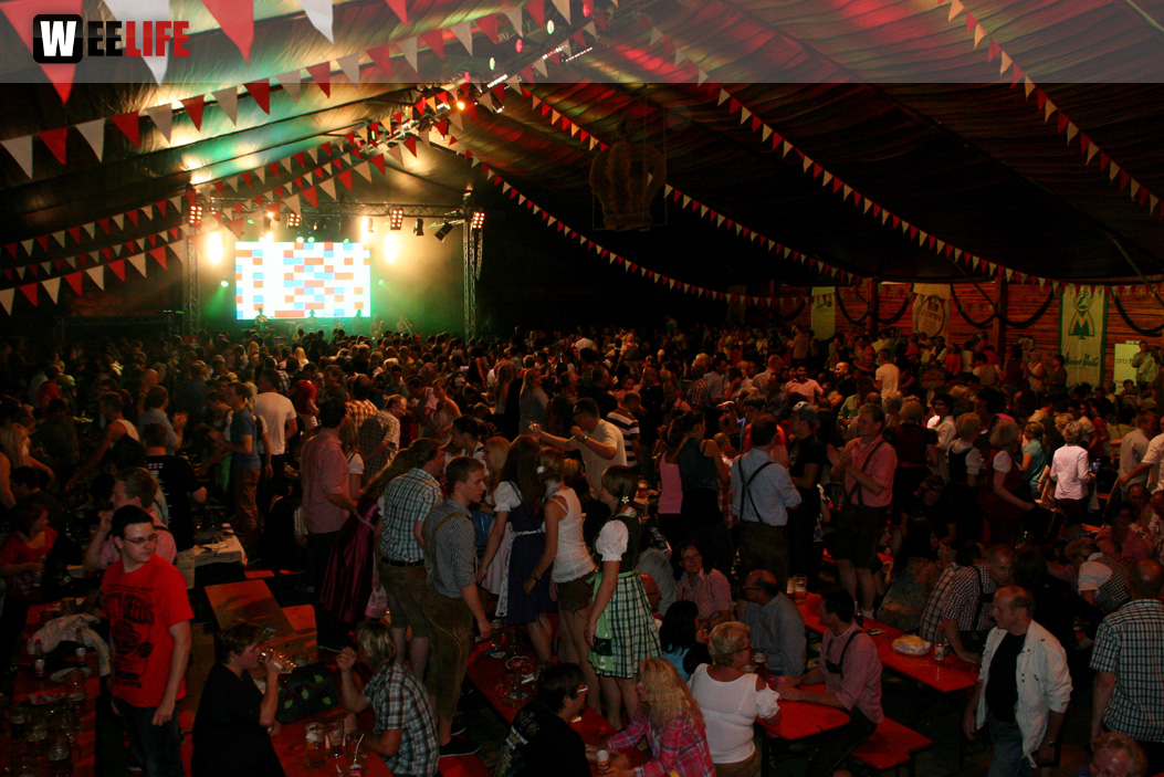 Hofer Volksfest 2013 - 6. Tag Abends Tag der Sparkasse mit den Isertaler Hexen
