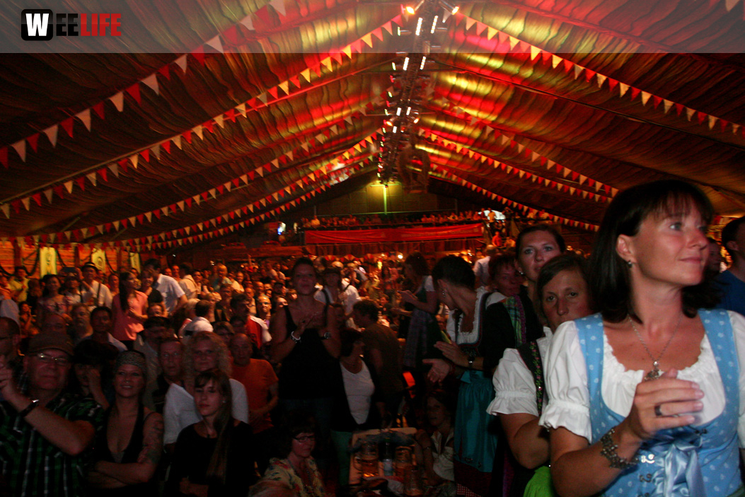 Hofer Volksfest 2013 - 6. Tag Abends Tag der Sparkasse mit den Isertaler Hexen