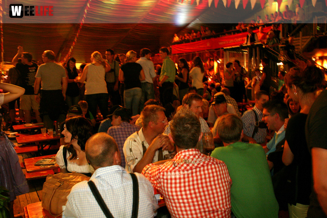 Hofer Volksfest 2013 - 6. Tag Abends Tag der Sparkasse mit den Isertaler Hexen