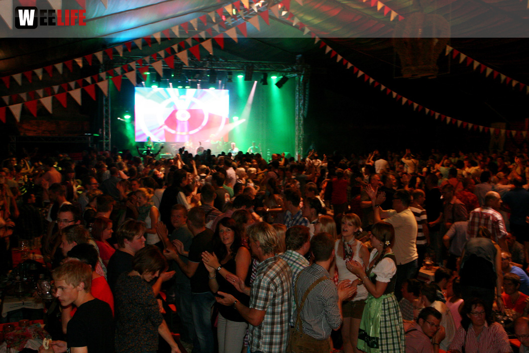 Hofer Volksfest 2013 - 6. Tag Abends Tag der Sparkasse mit den Isertaler Hexen
