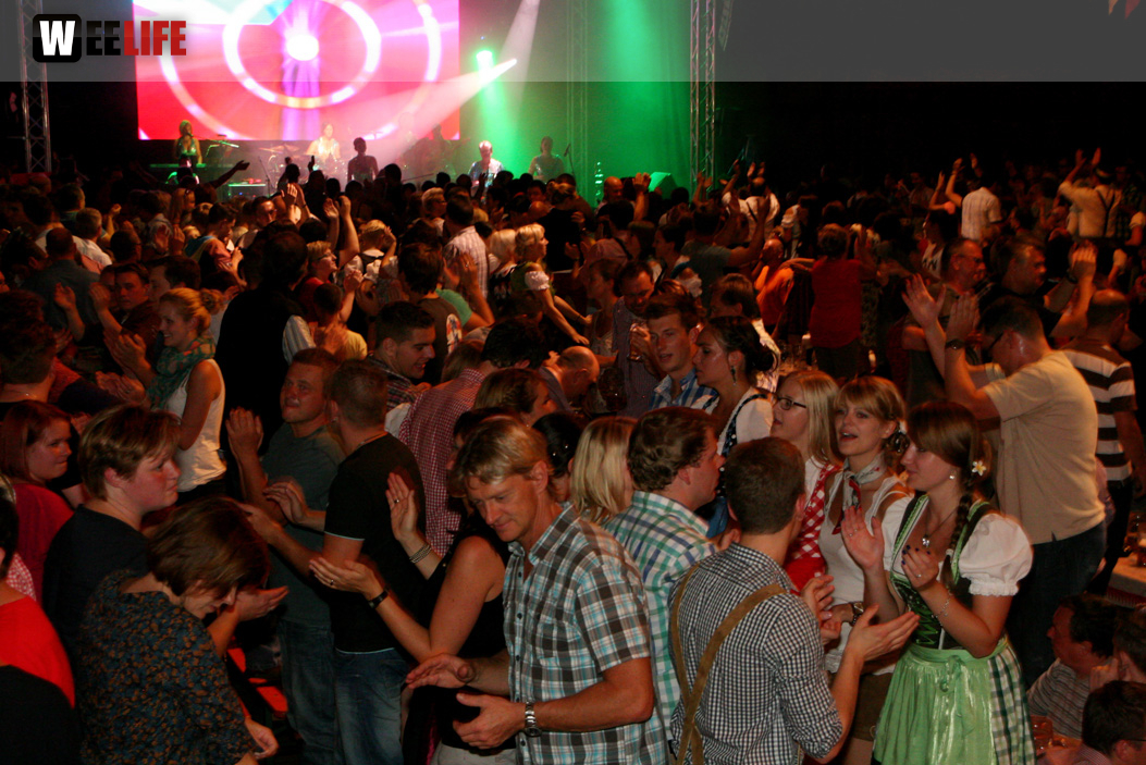 Hofer Volksfest 2013 - 6. Tag Abends Tag der Sparkasse mit den Isertaler Hexen
