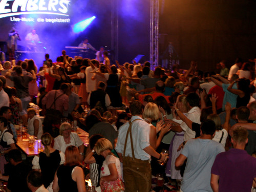 Hofer Volksfest 2013 - 7. Tag Abends Tag der Betriebe mit den Members  – Foto 51