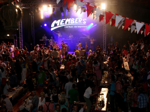 Hofer Volksfest 2013 - 7. Tag Abends Tag der Betriebe mit den Members  – Foto 58