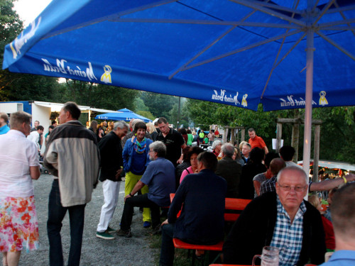 Saaleauenfest 2013 Abends Festbetrieb mit Wee Bush – Foto 8
