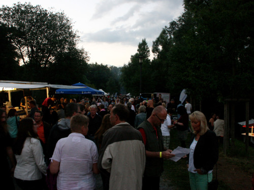 Saaleauenfest 2013 Abends Festbetrieb mit Wee Bush – Foto 10