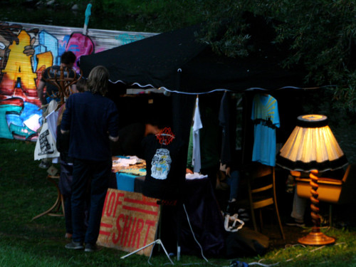 Saaleauenfest 2013 Abends Festbetrieb mit Wee Bush – Foto 12