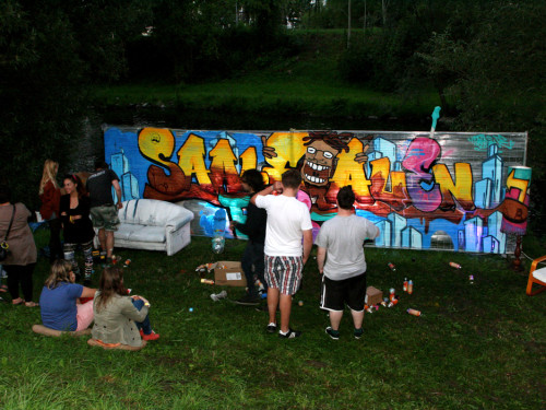 Saaleauenfest 2013 Abends Festbetrieb mit Wee Bush – Foto 15