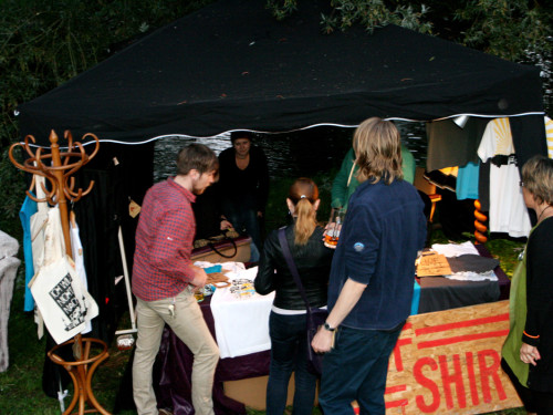 Saaleauenfest 2013 Abends Festbetrieb mit Wee Bush – Foto 17
