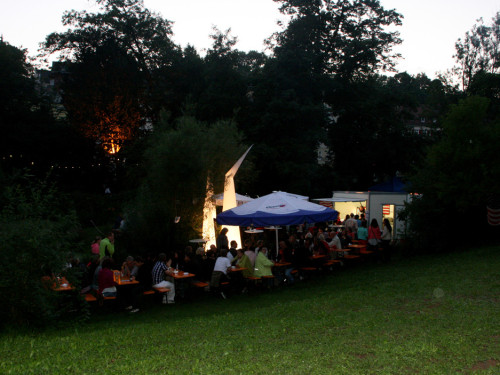 Saaleauenfest 2013 Abends Festbetrieb mit Wee Bush – Foto 27