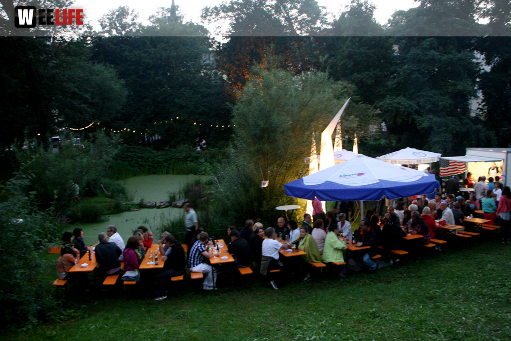 Saaleauenfest 2013 Abends Festbetrieb mit Wee Bush
