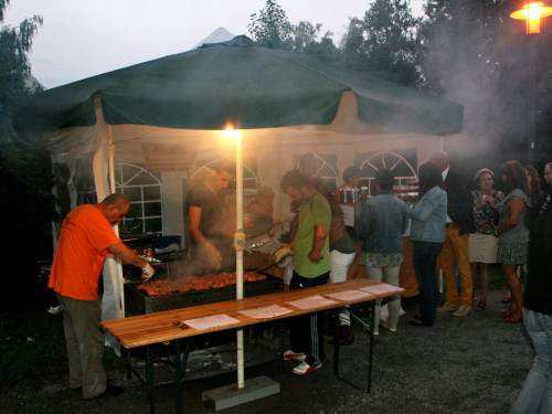 Saaleauenfest 2013 Abends Festbetrieb mit Wee Bush – Foto 31