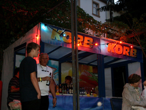 Saaleauenfest 2013 Abends Festbetrieb mit Wee Bush – Foto 37