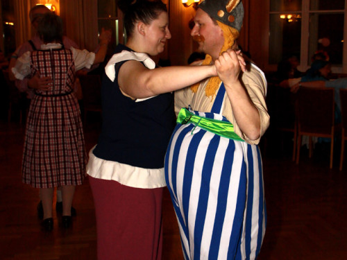 Spinnerte Tanzparty – Foto 3
