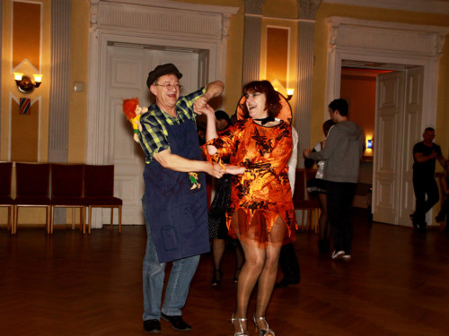 Spinnerte Tanzparty – Foto 4