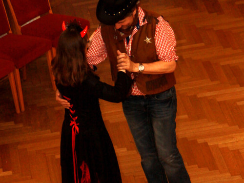 Spinnerte Tanzparty – Foto 15