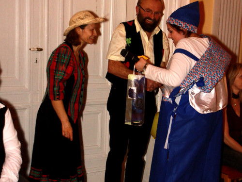 Spinnerte Tanzparty – Foto 48
