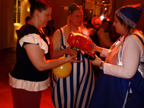 Spinnerte Tanzparty – Foto 49