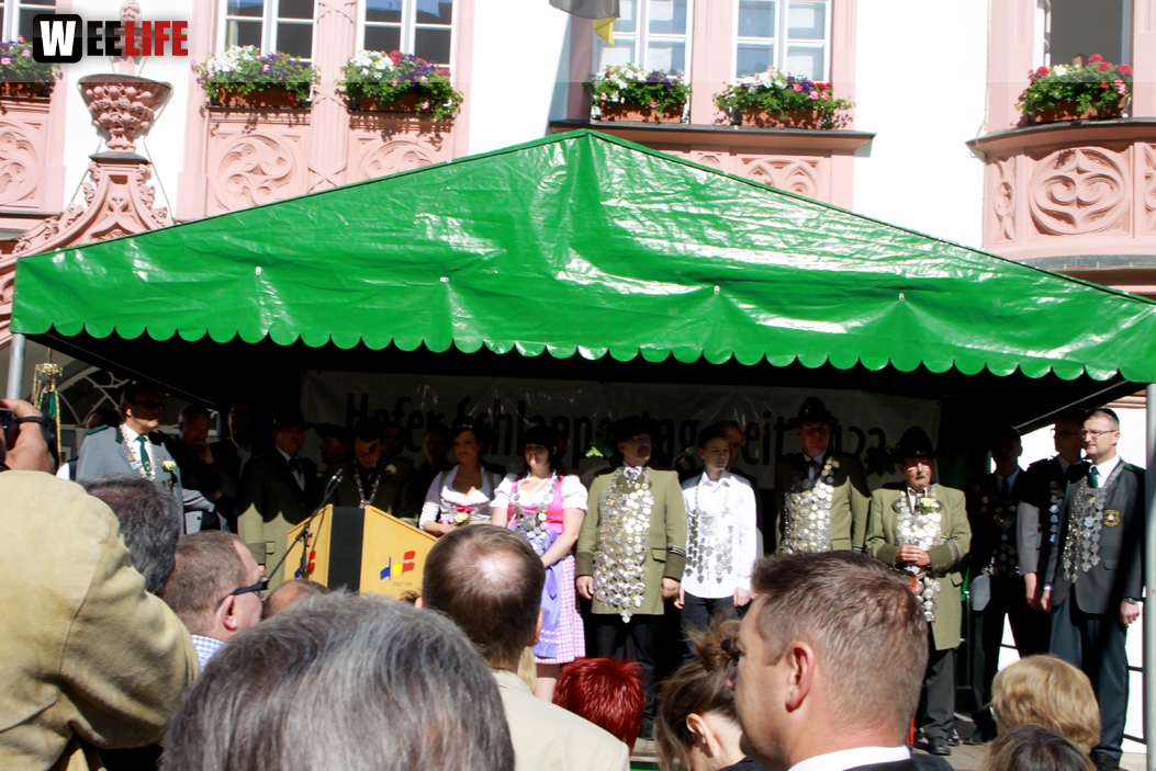 Aufstellung und Proklamation des Schlappenkönigs