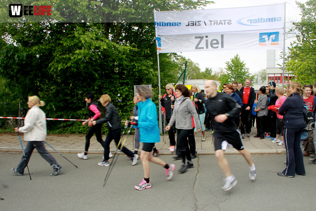 Menschen Laufen für Menschen