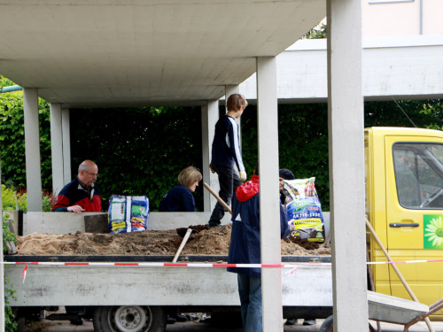 Pflanzaktion Grillen und Theater Gesang – Foto 7